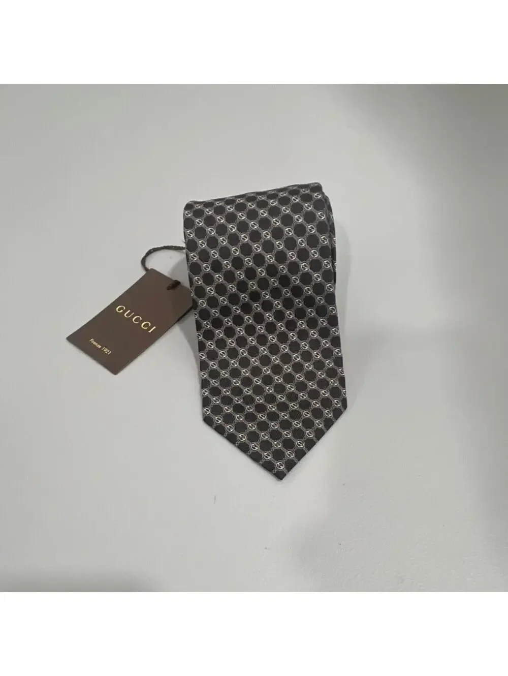 NEW WITH TAGS Gucci Men's Black & Gray Logo Argyle Silk Tie $249 - Picture 2 of 9